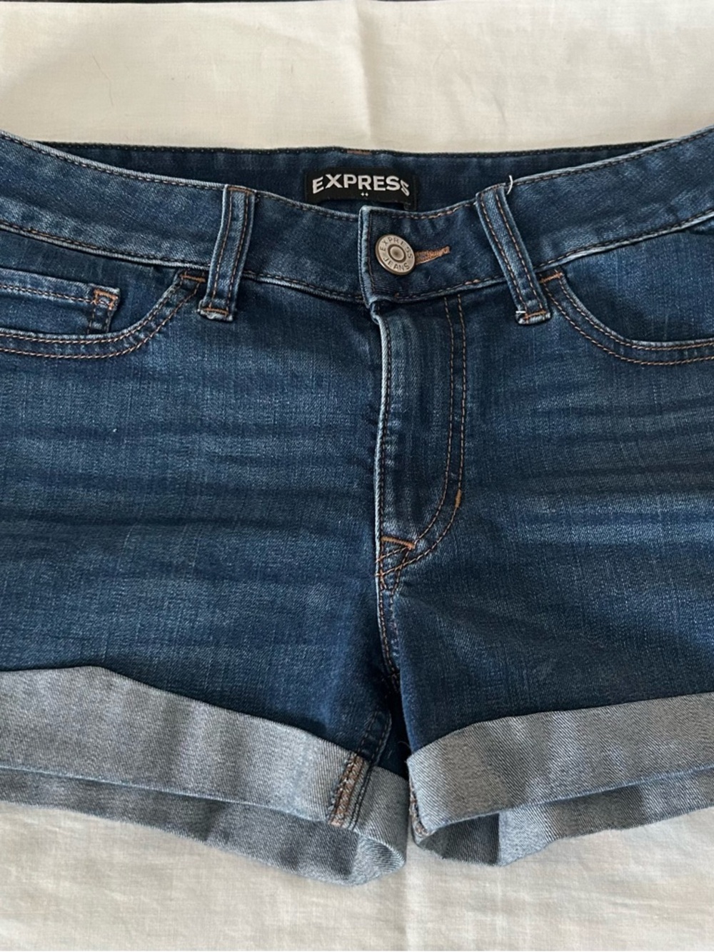 Express Shortie Low Rise Rolled Hem Jean Shorts/Dark Wash/Woman’s Size 6/EUC